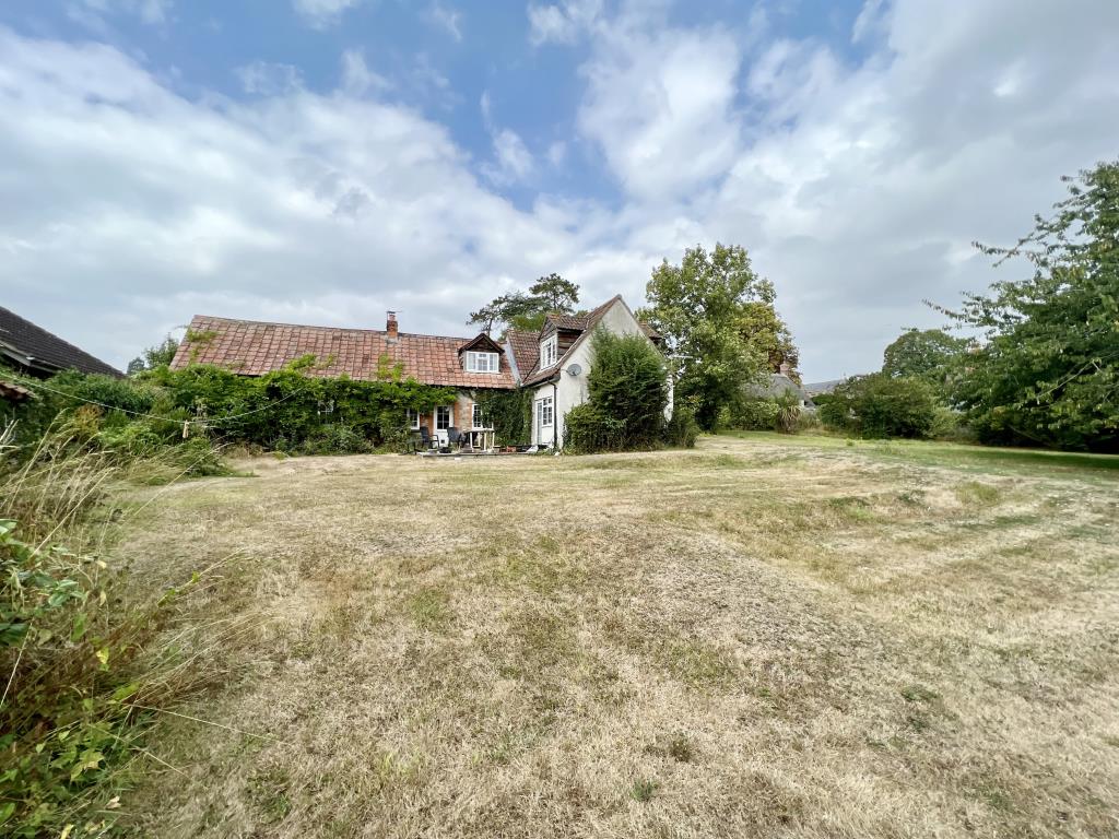 Lot: 89 - BARN CONVERSION FOR UPDATING WITH LARGE GARDEN - FURTHER DEVELOPMENT POTENTIAL - Rear of Property